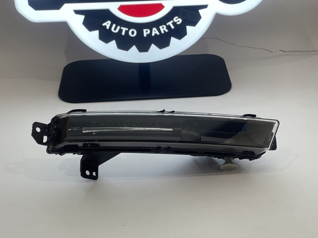 Противотуманка правая JPLA15200AD LAND ROVER