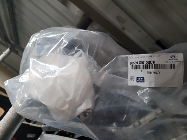 HYUNDAI 86569GI010SCR Накладка бампера переднего центральная в наличии Чернигов