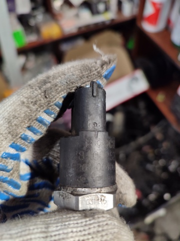 0281002398 BOSCH Датчик давления топлива купить в Чернигов
