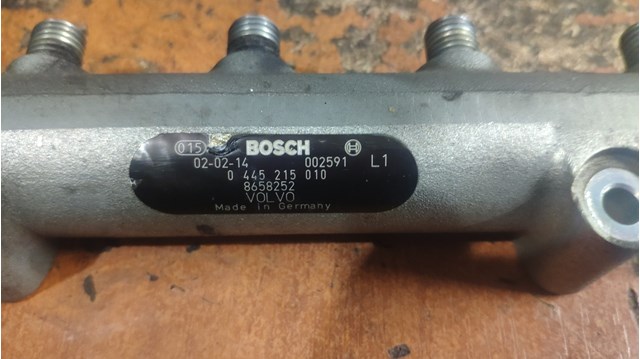 Распределитель топлива (рампа) 0445215010 BOSCH