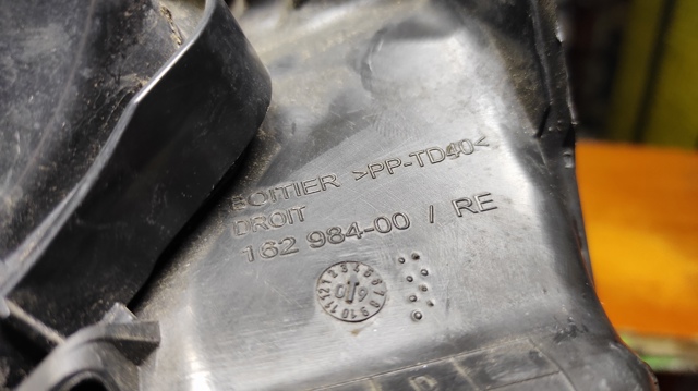 PEUGEOT 16298400 Правая фара в наличии Харьков