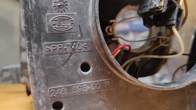 FORD 24689800 Правая фара в наличии Тернополь