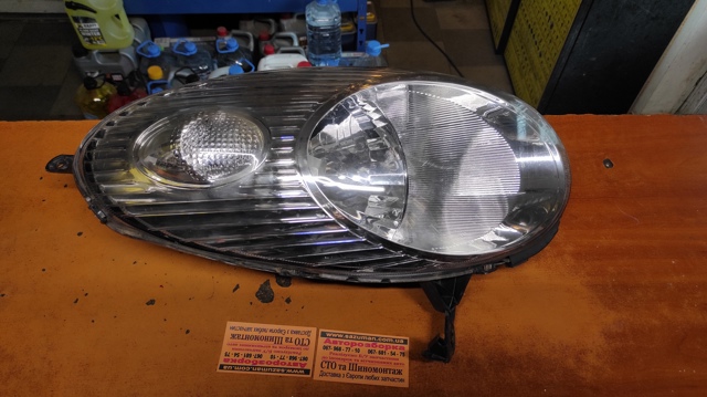 Основная фара - вставка 26010AX700 NISSAN