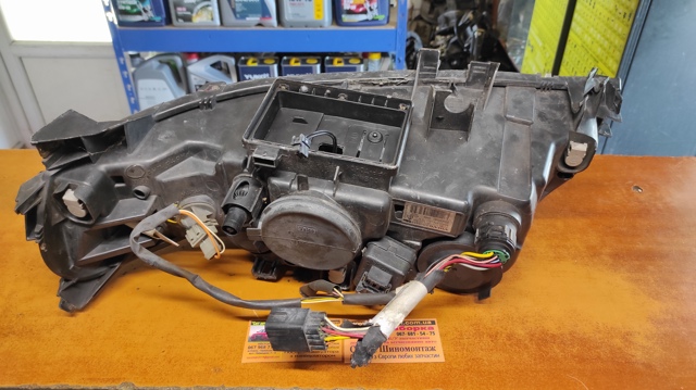 30698848 VOLVO Правая фара купить в Харьков