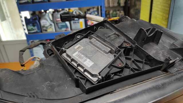 VOLVO 30784248 Фара левая в наличии Павлоград