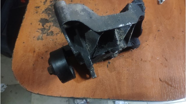 Кронштейн компрессора кондиционера 64557787319 BMW