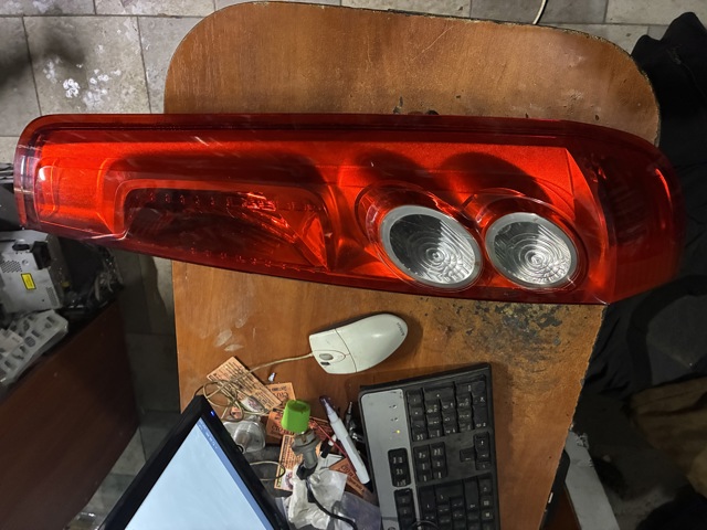 Задняя правая фара 6S6113404B FORD