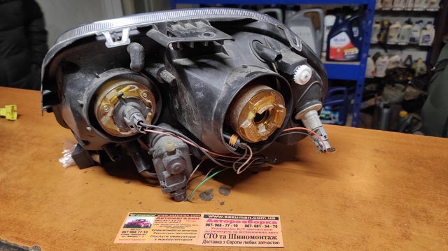 RENAULT 7701045175 Фара правая в наличии Львов