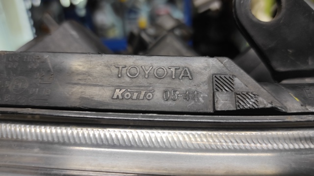 TOYOTA 8113005194 Фара правая в наличии Житомир