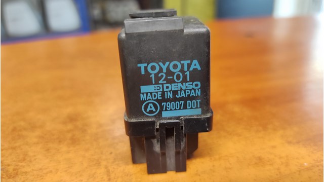 Реле поворотов Toyota Hiace IV
