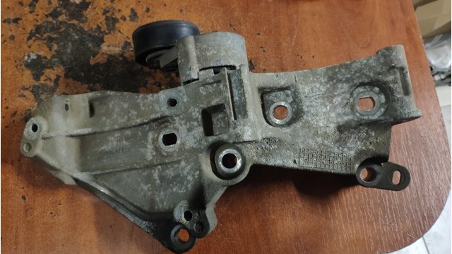 RENAULT 8200327134 Кронштейн генератора в наличии Украина