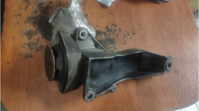 8D0399114AJ VAG Балка крепления коробки передач купить в Винница