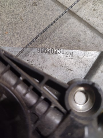 Механизм стеклоподъемника двери задней, правой 90520230 OPEL