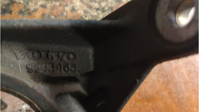 Опора подвесного подшипника передней полуоси 9143465 VOLVO