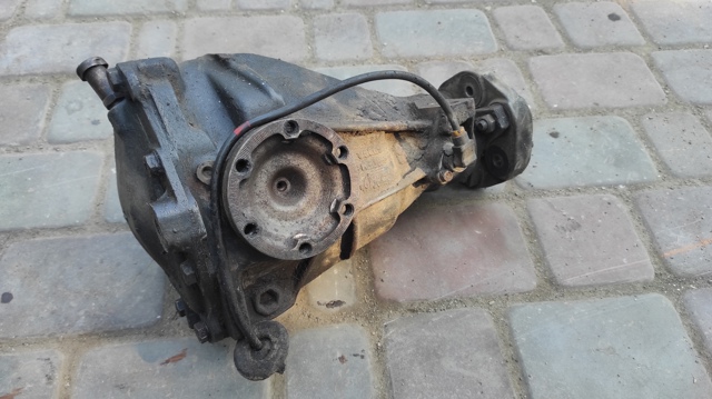 Крышка редуктора заднего R1243513008 MERCEDES