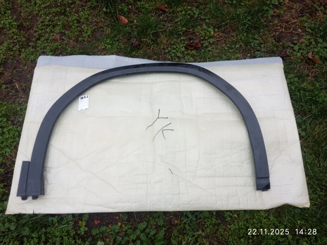 Расширитель передней арки колеса, правый 12G853718041 VAG