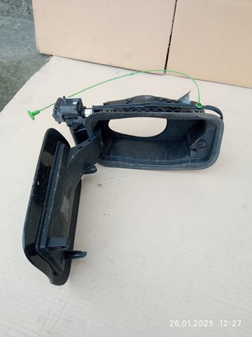 Корпус заливной горловины топливного бака 51177213035 BMW