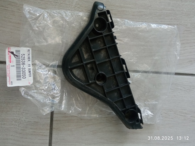 Кронштейн бампера переднего, внешний левый 5253633050 TOYOTA