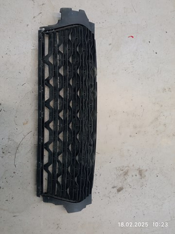 Решетка бампера переднего центральная 622544890R RENAULT