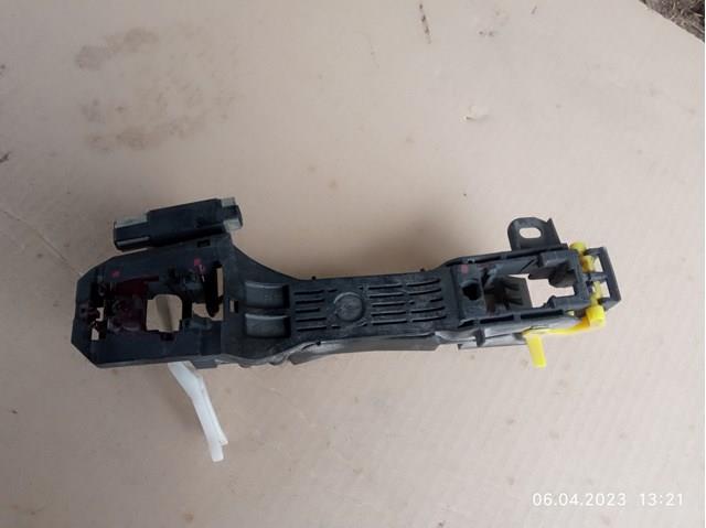 Держатель наружной ручки двери, задней левой 6920305042 TOYOTA