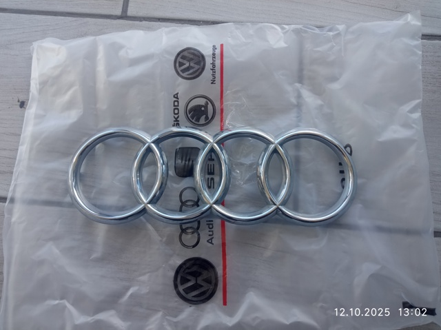 Эмблема решетки радиатора 80A853605C2ZZ VAG