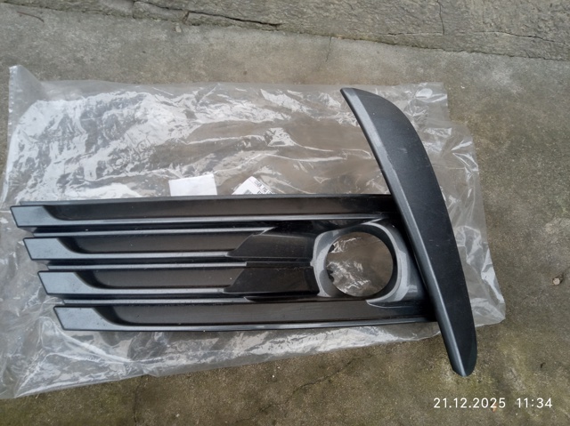 Решетка бампера переднего левая 8148202620 TOYOTA
