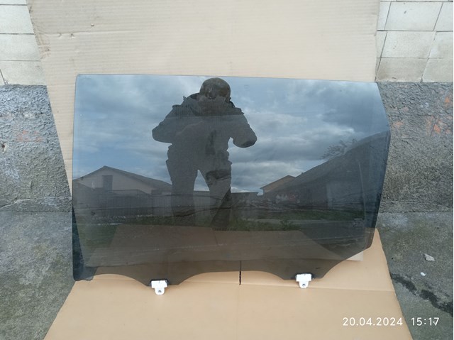 Стекло двери задней левой 823014CA0B NISSAN