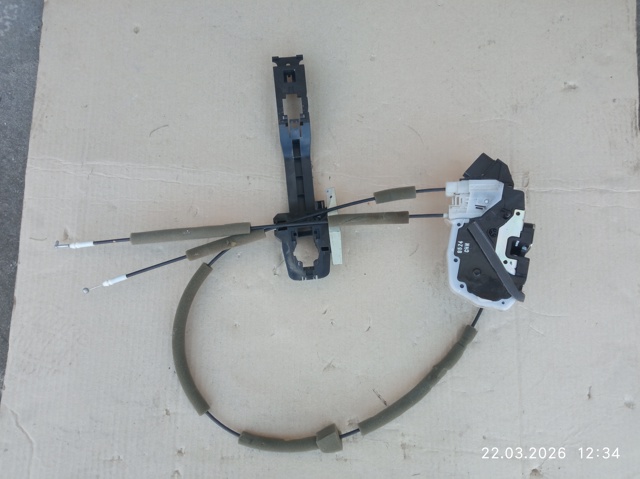 Замок задней левой двери 825016FR0A NISSAN