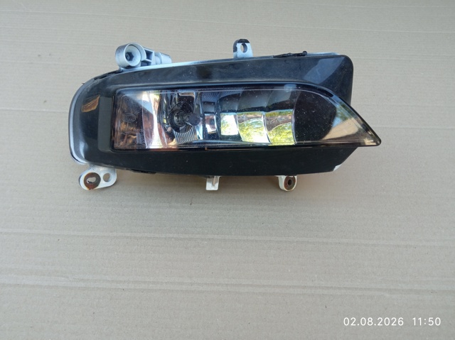 Противотуманка правая 8K0941700C VAG