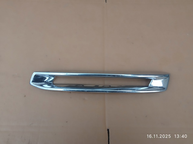 Ободок (окантовка) фары противотуманной правой A1668851874 MERCEDES