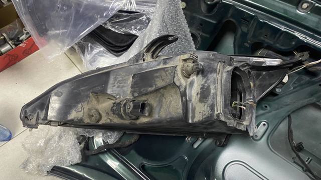 FORD 1152096 Правая фара в наличии Львов
