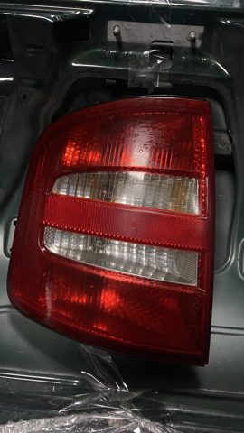 Задняя левая фара Skoda Fabia 1