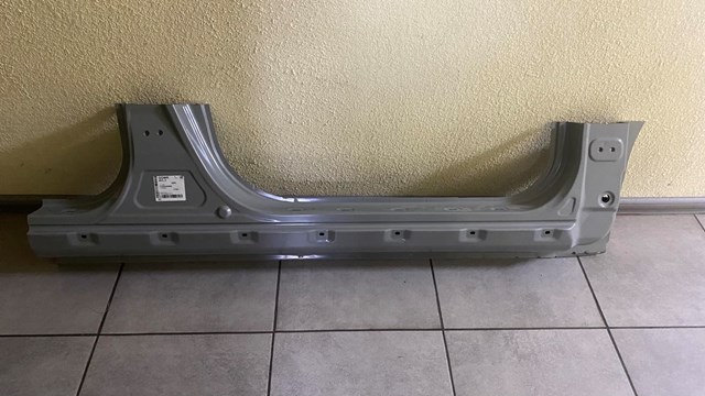 Порог внешний правый 713223KB00 HYUNDAI