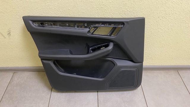 Облицовка водительской двери 95B867011 PORSCHE