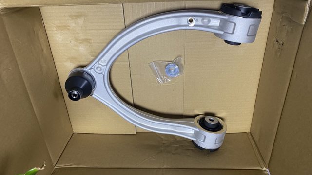 MERCEDES 2053303403 Рычаг передней подвески нижний левый/правый в наличии Ровно