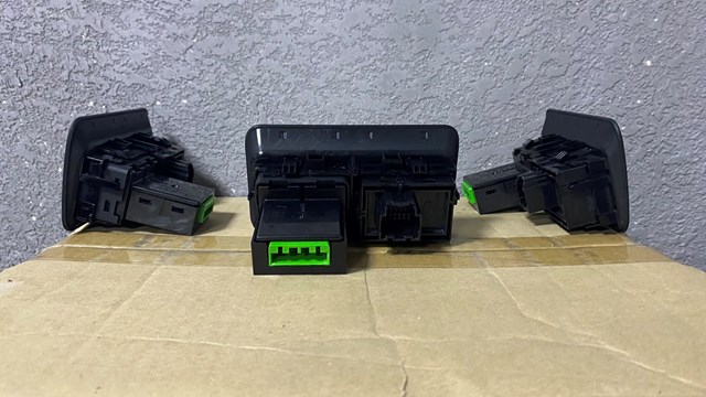 LR047121 LAND ROVER купить в Одесса