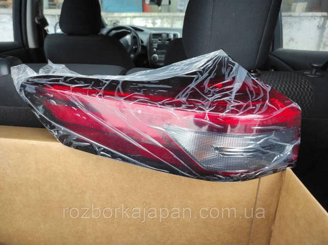 Задний левый внешний фонарь 265556RR0A NISSAN