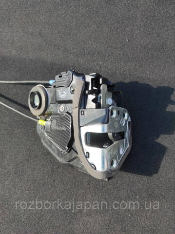 Замок задней левой двери 6906006100 TOYOTA