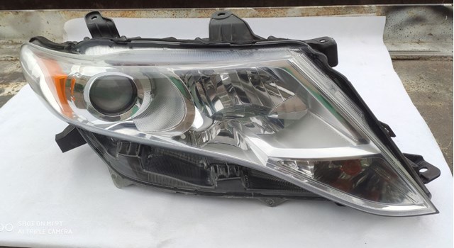 Фара комбинированная, передняя 811100T020 TOYOTA