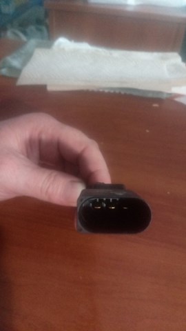 03G957147B Датчик положения распредвала купить Житомир