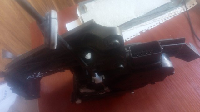 Замок двери задней левой Ford C-Max