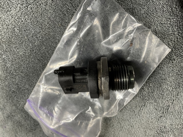 BOSCH 0281002864 Датчик давления топлива в наличии Ирпень
