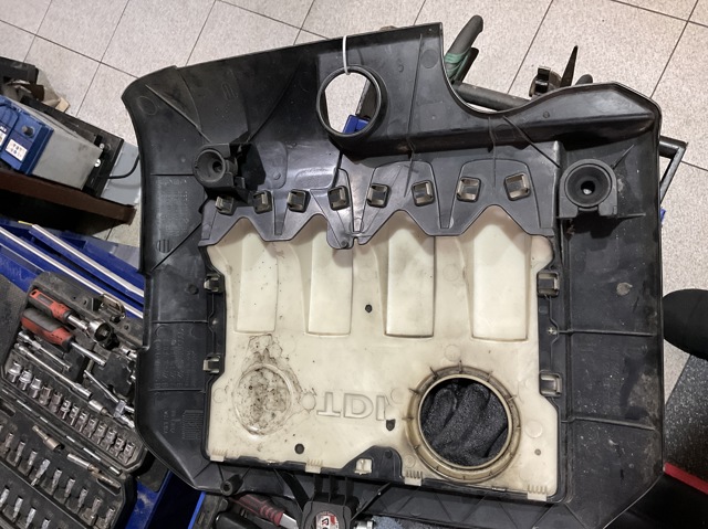 VAG 03G103925BR Крышка мотора декоративная в наличии Днепр