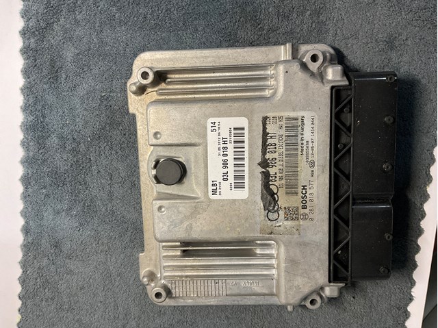 Компьютер двигателя 03L906018HT VAG