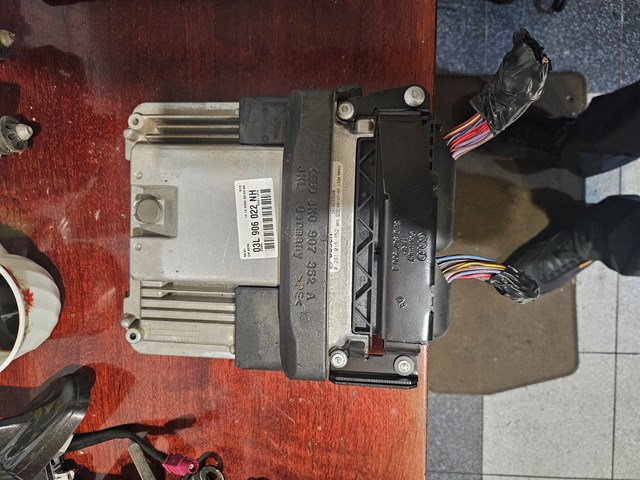 Компьютер двигателя 03L906022NH VAG