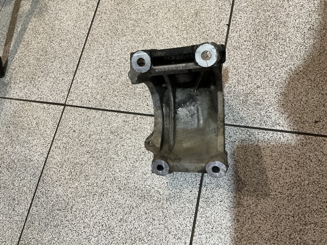 Кронштейн подушки (опоры) двигателя, левой 07Z199307B VAG