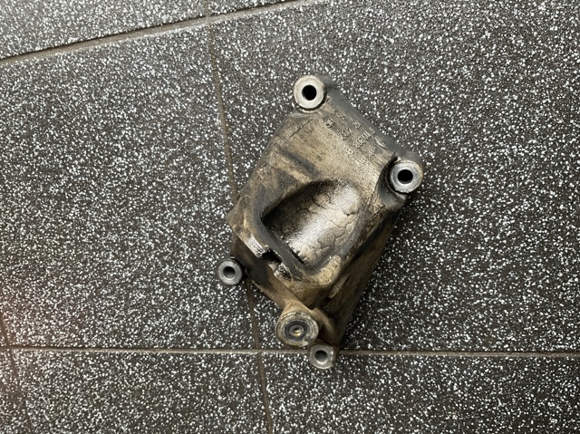 Кронштейн подушки (опоры) двигателя, правой 07Z199308B VAG