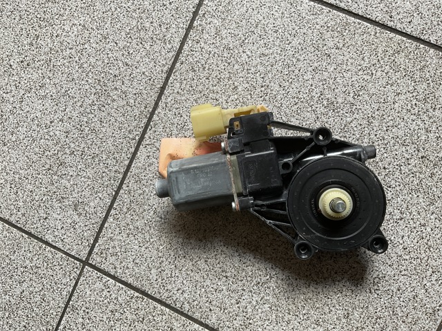 LAND ROVER 130822782 Мотор стеклоподъемника двери передней в наличии Черкассы