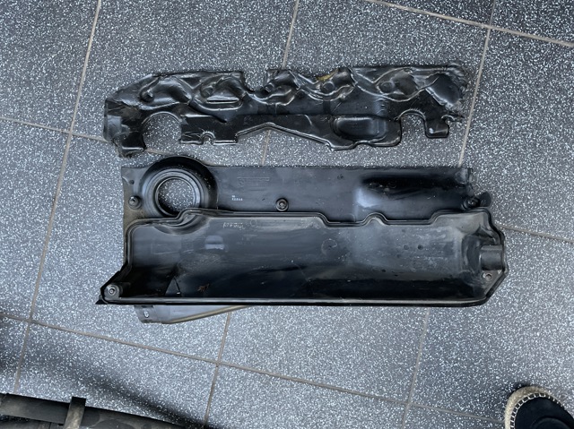 Крышка мотора декоративная 13712247443 BMW