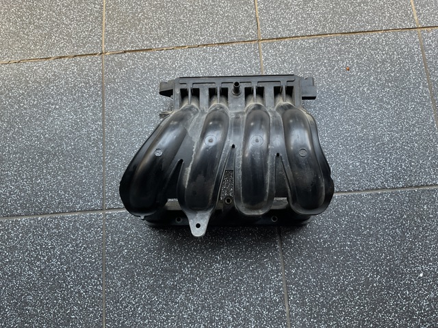 Впускной коллектор 14001AX100 NISSAN